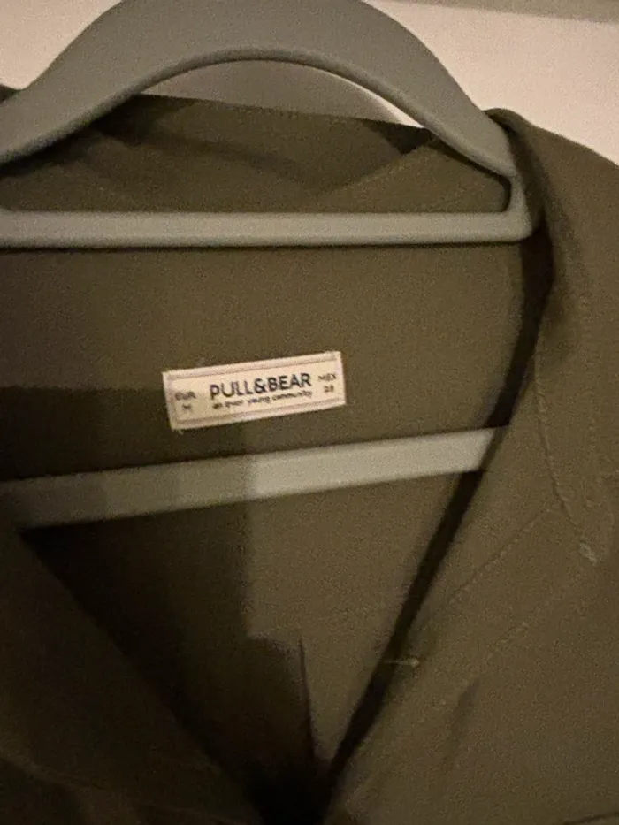 Chemise kaki Pull&Bear taille 38 - M très bon état - photo numéro 4