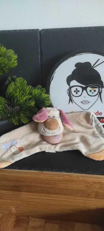 Doudou chien plat marron Bo coeur jaune orange nattou rouge médaille ancien vintage