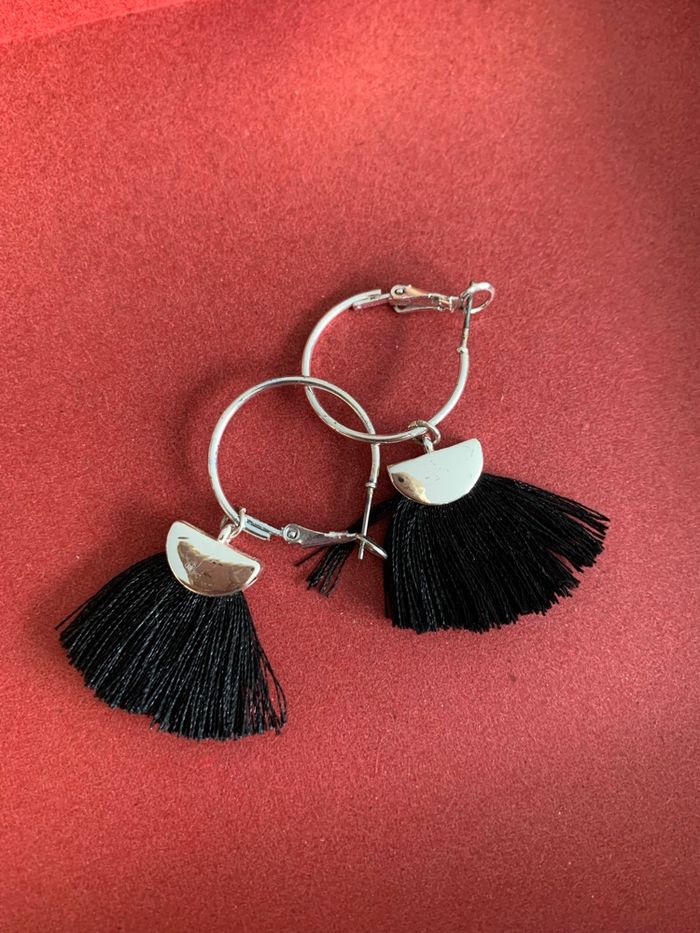 Boucles d’oreilles ponpon