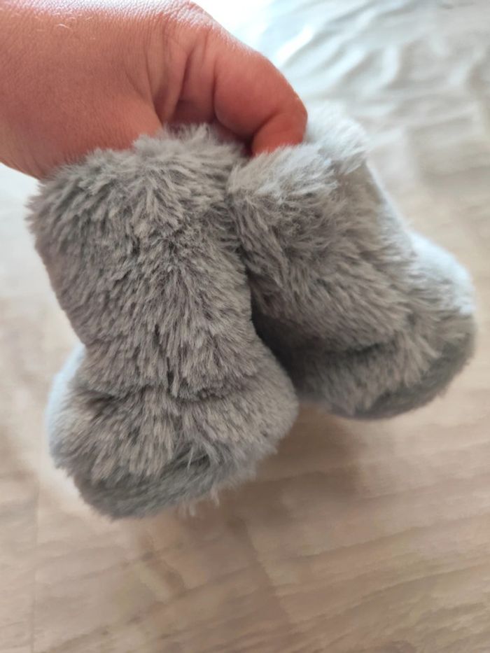 Chaussons gris monstre - photo numéro 3