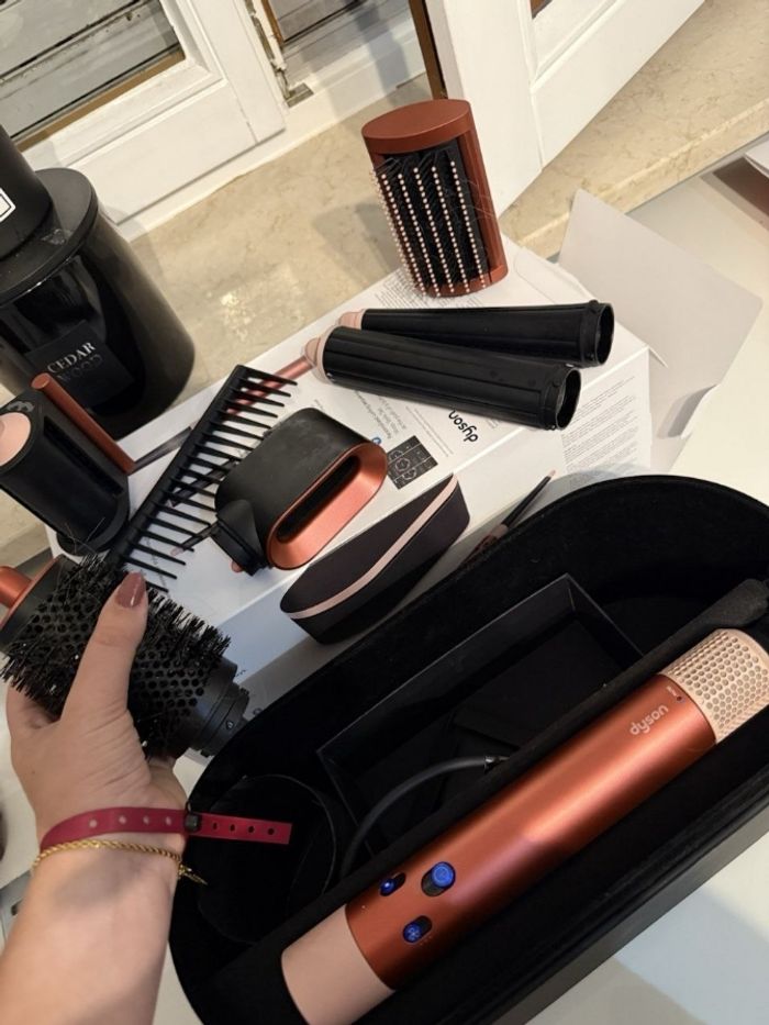 Dyson Airwrap i.d.™ Multi-styler et sèche-cheveux Straight+Wavy Remis à neuf - photo numéro 3