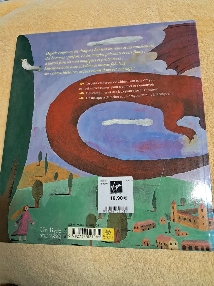 Livre Le grand livre fabuleux des dragons - photo numéro 2