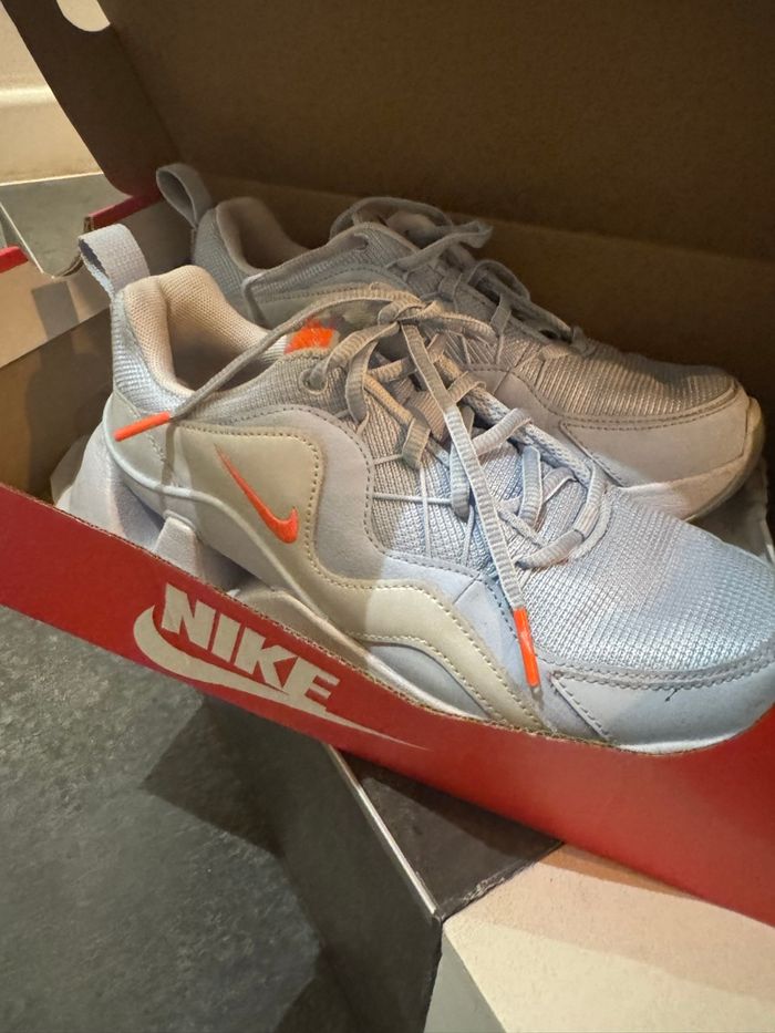 Baskets Nike pointure 39 -30€ - photo numéro 3