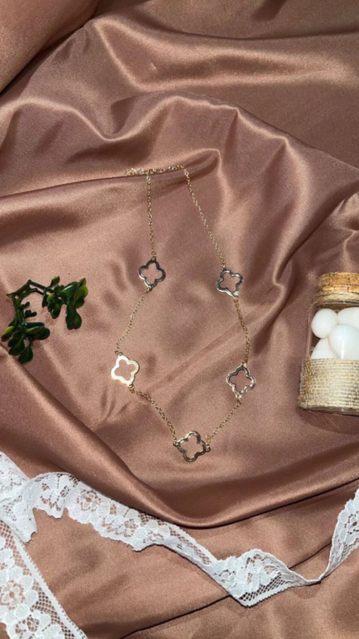 Collier en or avec pendentifs fleurs ajourées - photo numéro 2
