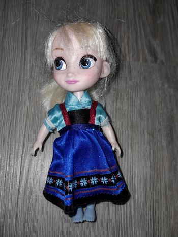 Mini poupée figurine Elsa reine des neiges  animator disney