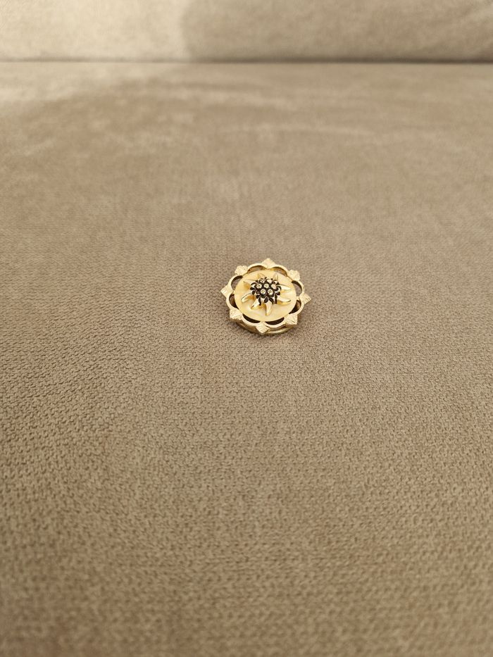 Broche dorée vintage pour foulard motif fleur