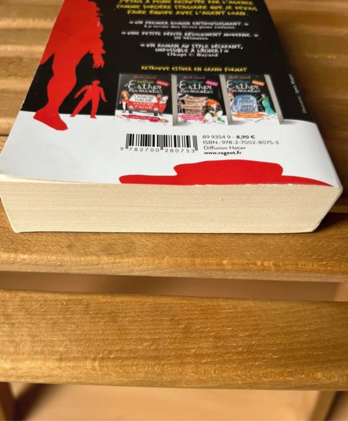 Livre Esther Parmentier cadre hache vampire fâché - photo numéro 3