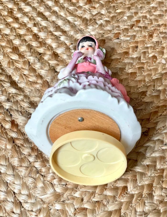Figurine / Poupée musicale en biscuit de porcelaine - photo numéro 7