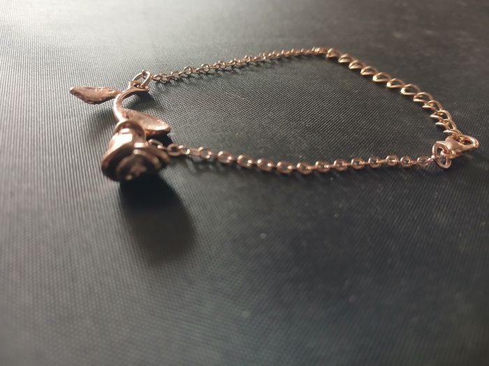 Bracelet doré avec fleur - photo numéro 2