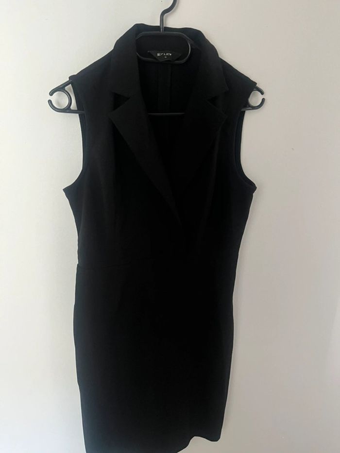 Robe noire col tailleur en V droite et ajustée taille S