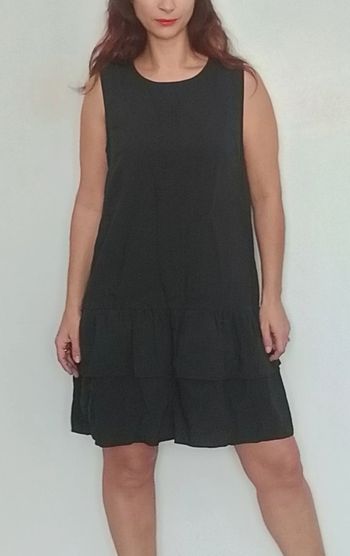Petite robe noire midi volantée casual taille 44