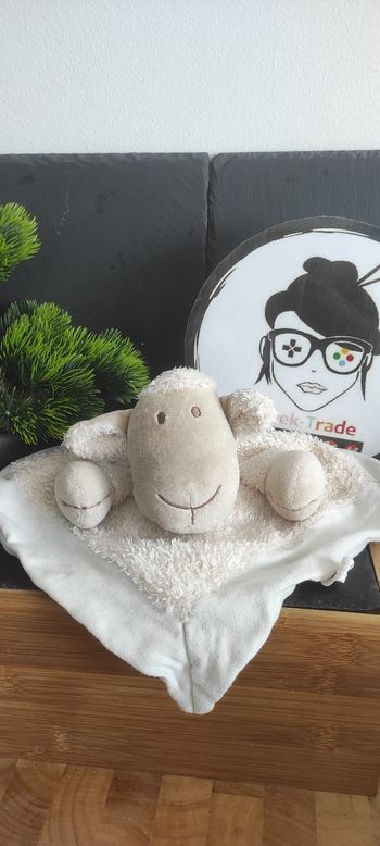 Nature et découvertes doudou plat carré mouton beige marron blanc carré laine