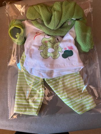 Ensemble vert grenouille pour poupée Tinnie ou de même taille