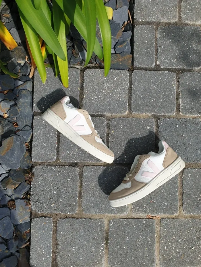Veja V10 White Petal Sahara - photo numéro 2