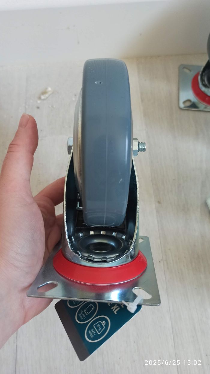 5 grosses roues pivotantes avec freins - photo numéro 4