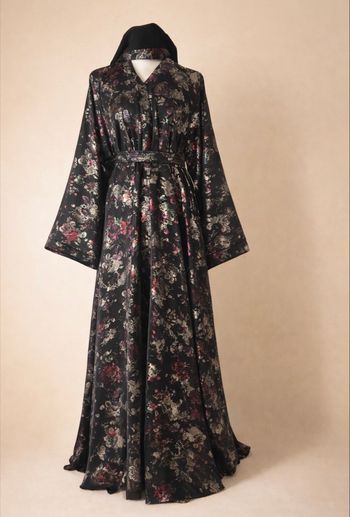 Abaya noire fleurie longue avec ceinture – Élégante et fluide