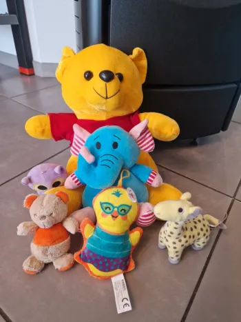 Lot de 5 peluches (Winnie l’Ourson + animaux divers)
