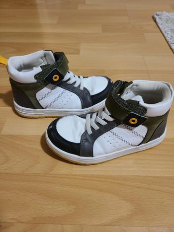Chaussures montantes kaki et blanc • Gémo • pointure 27