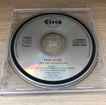 CD sans jaquette Erik Satie L'oeuvre pour piano