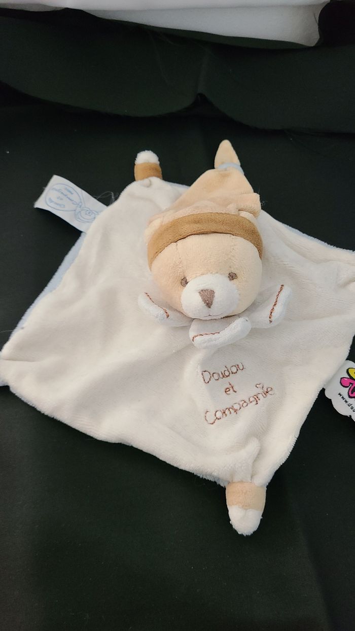 Doudou plat ours DOUDOU ET COMPAGNIE Tatoo beige bleu 16 cm - photo numéro 3