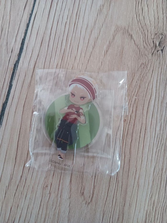 Petit standee twisted wonderland kamil scarabia