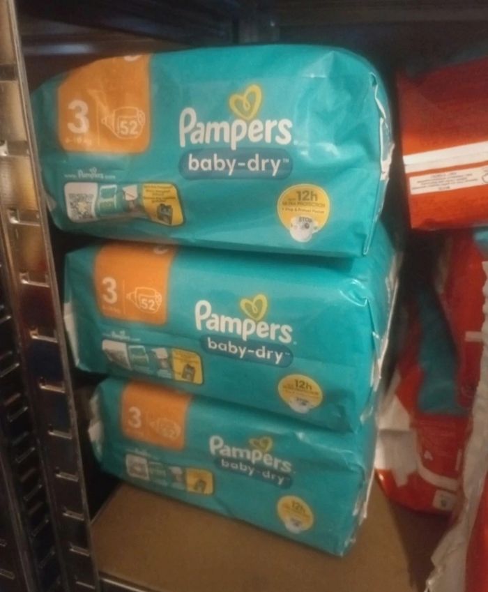 156 Couche Pampers taille 3