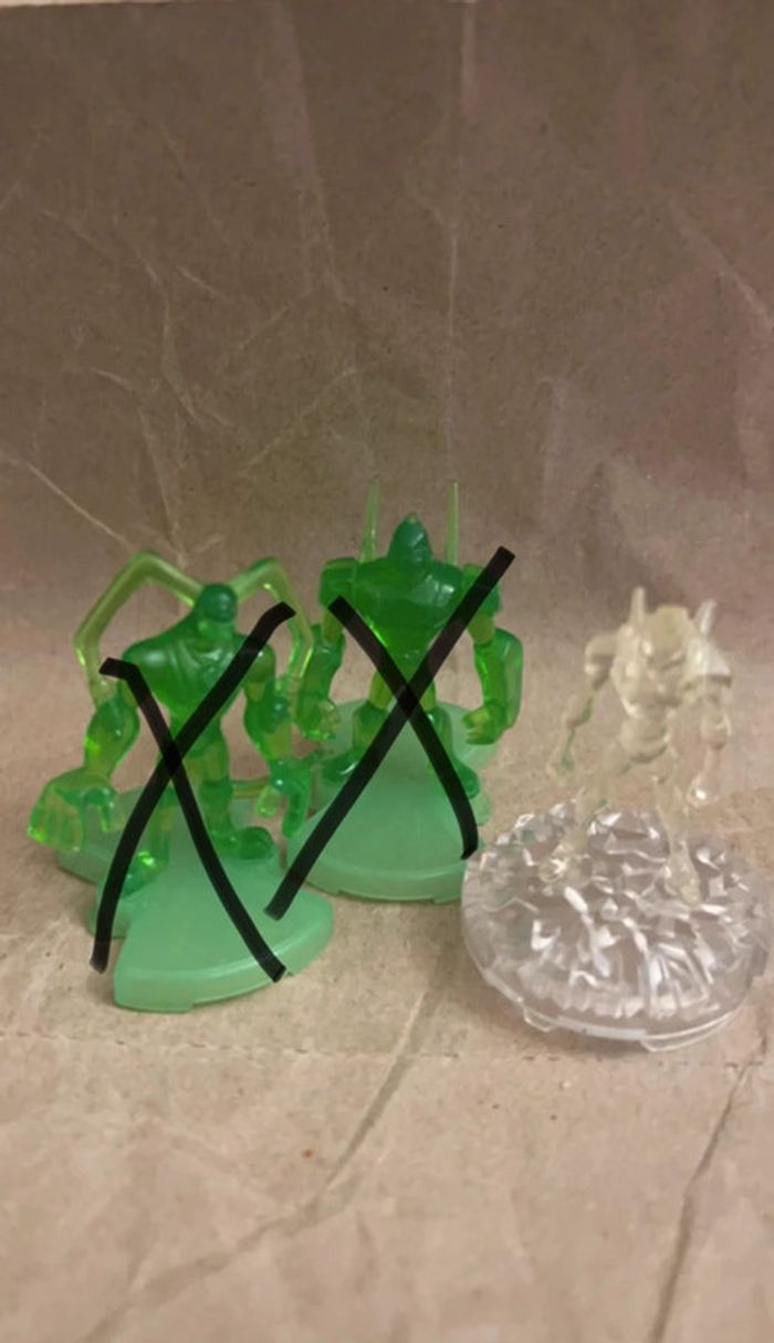 Bandai - Ben 10 - 1 mini figurine translucide de 4,5cm