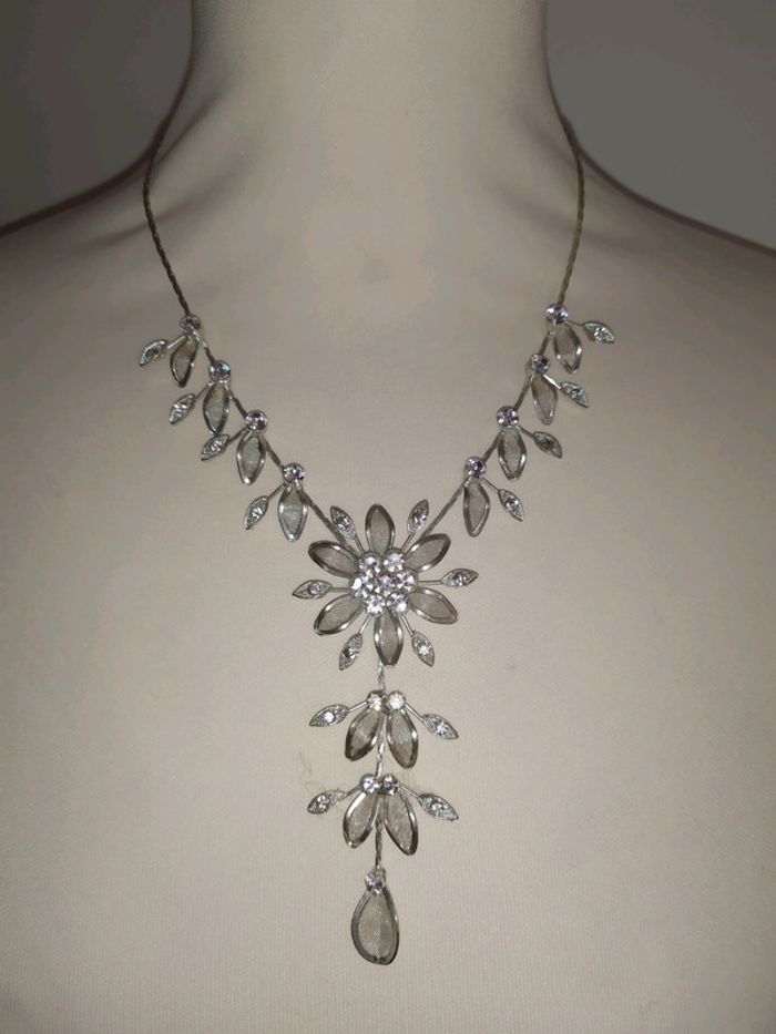 Collier fleurs élégant - photo numéro 2