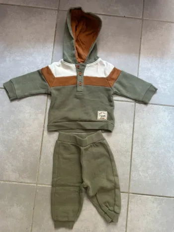 Ensemble pantalon + sweat à capuche taille 6 mois