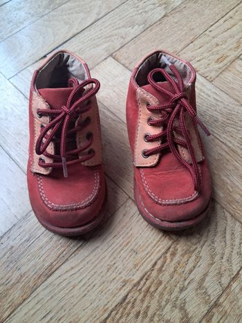 Chaussures en cuir multicolore 23