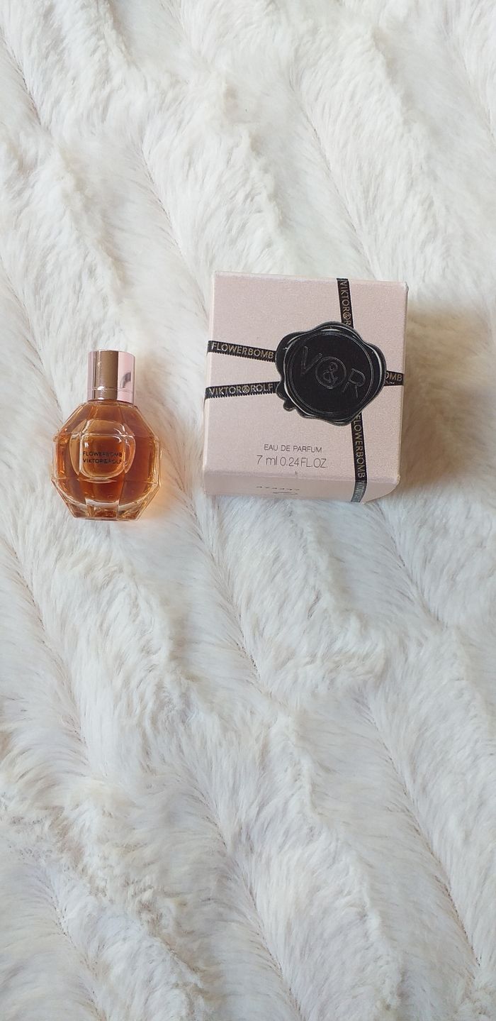 Victor and Rolph Flowerbomb miniature