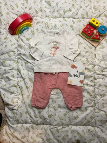 ensemble teeshirt manches longues blanc tape à l'oeil et pantalon rose en gaze de coton gémo 3 mois