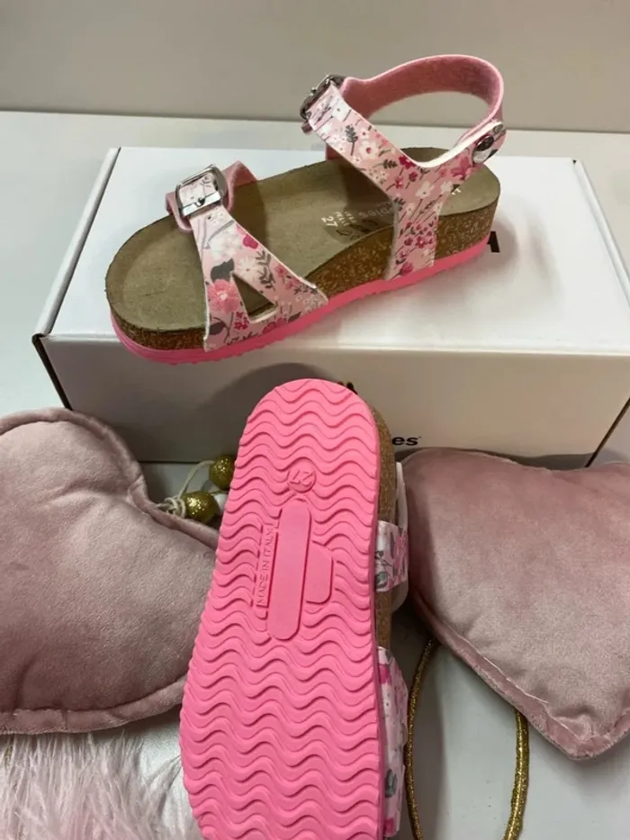 Sandales fleuries fille (neuf) - Taille 27 - photo numéro 4