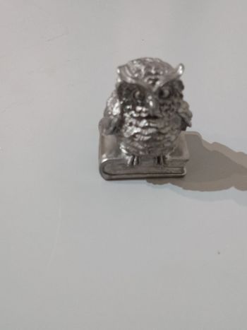 Chouette sur livre métal 