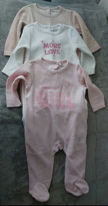 Lot de 3 pyjamas bébé fille en 6 mois de la marque Orchestra.