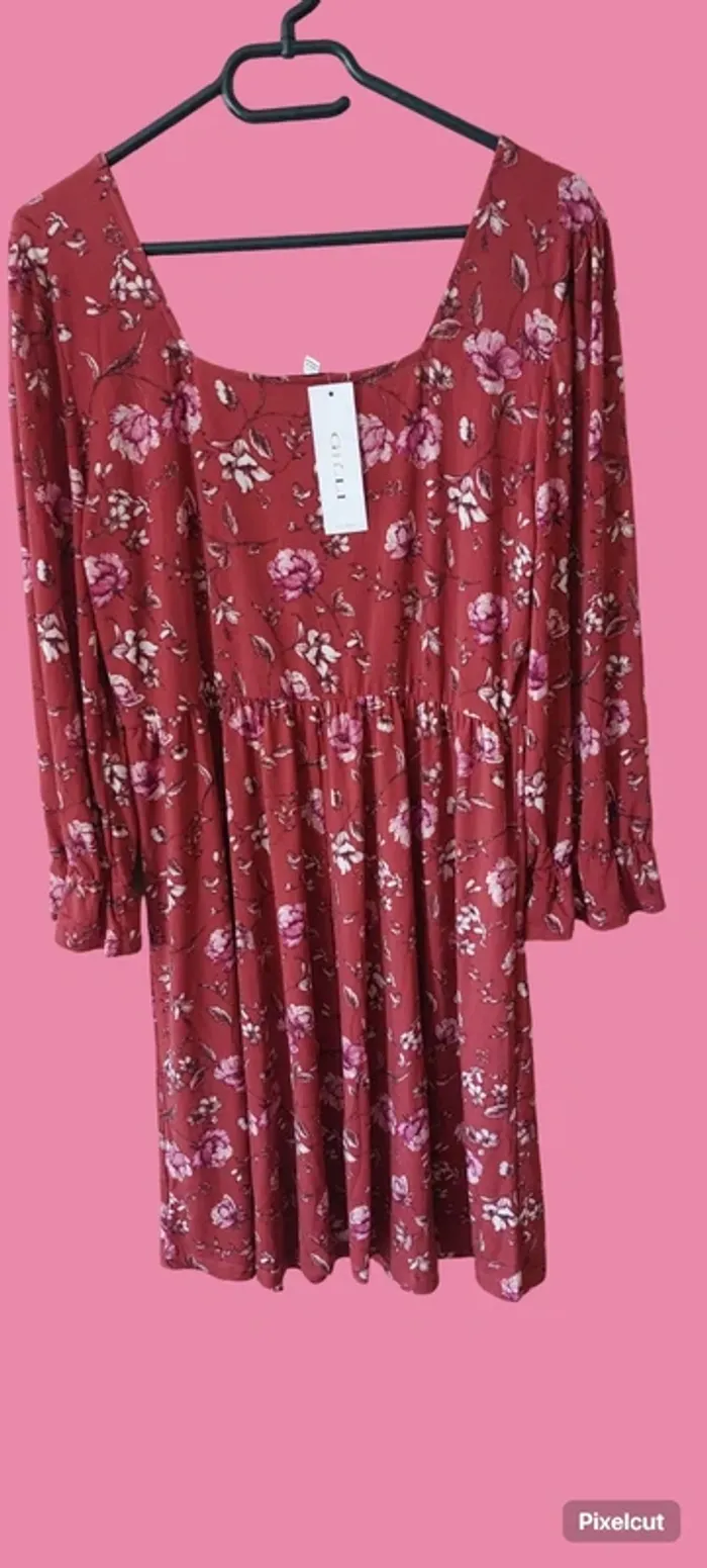 🌟robe fleuri -T.L neuve avec étiquette - photo numéro 2
