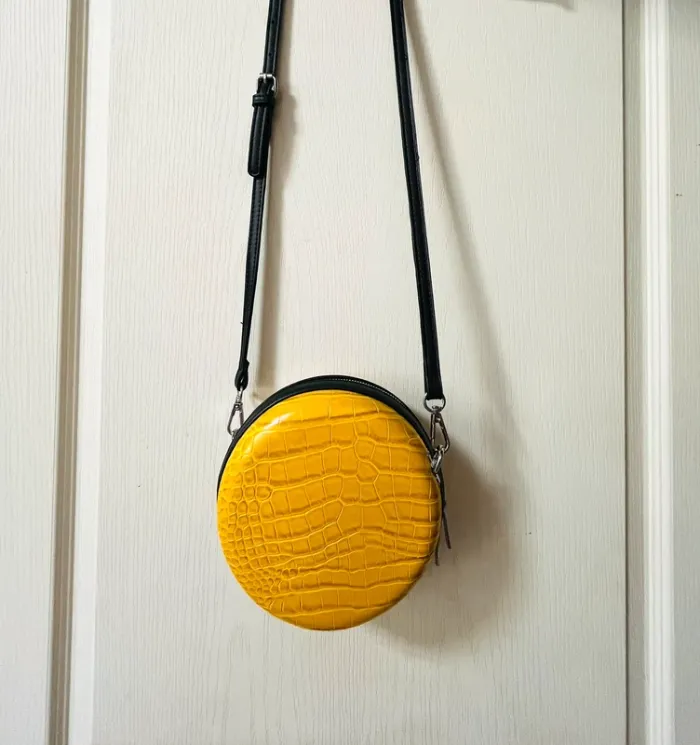 Sac original rond et jaune motif crocodile - marque élégance - photo numéro 3