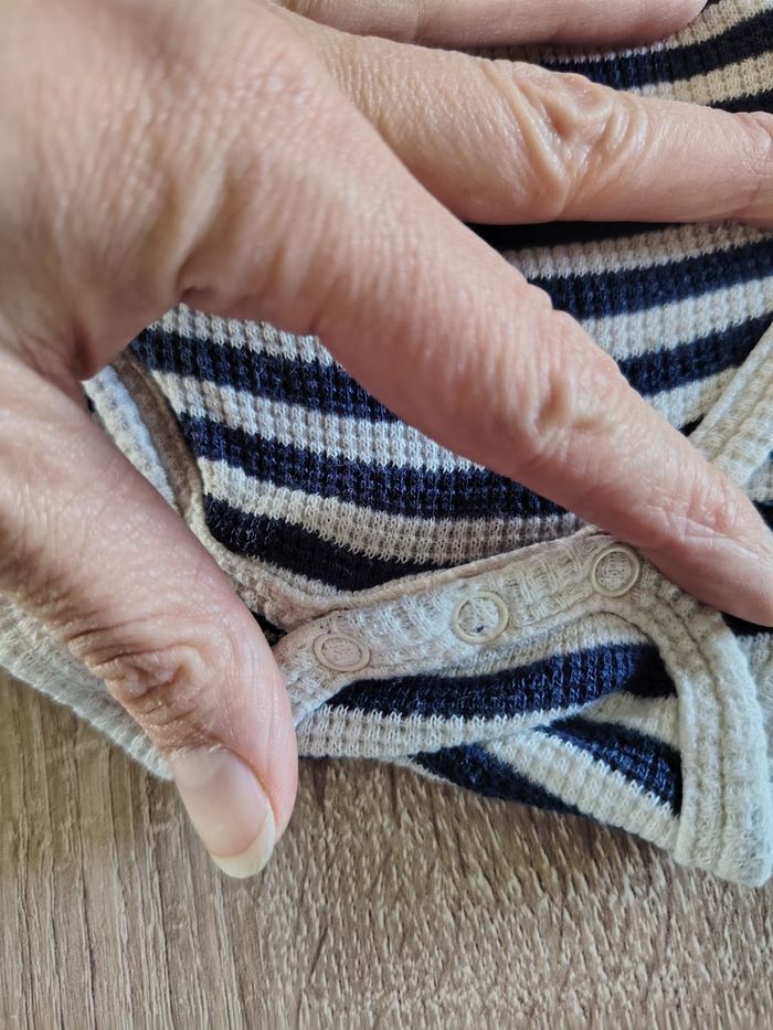 Lot de 2 Bodies en coton 36 mois Kiabi tbe - photo numéro 6