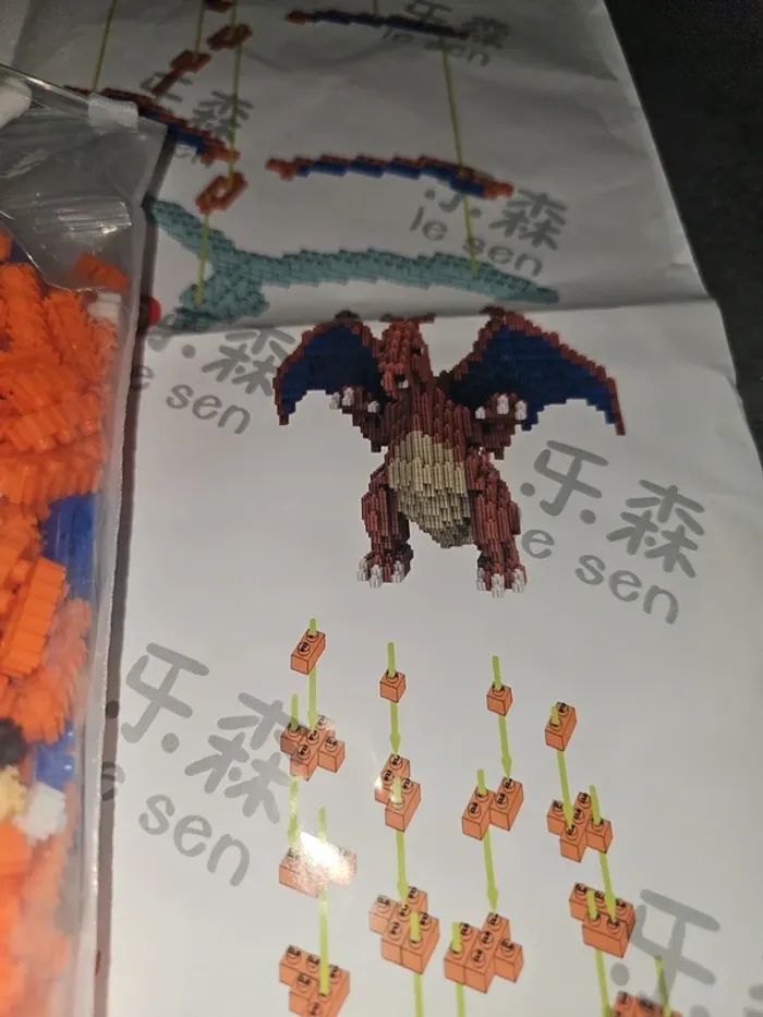[NEUF] Dracaufeu a construire Pokémon - photo numéro 3