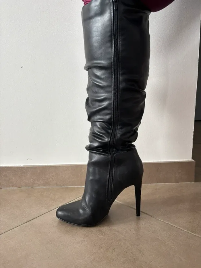 Bottes hautes noires plissées à talons aiguilles - photo numéro 5
