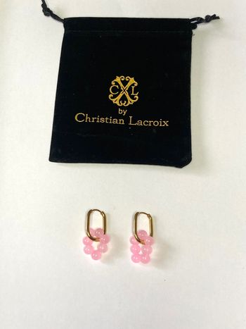 Boucles d'oreilles dorées pampilles roses by Christian Lacroix