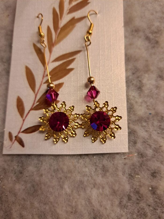 Boucles d'oreilles pendante doré et rose fushia - photo numéro 8