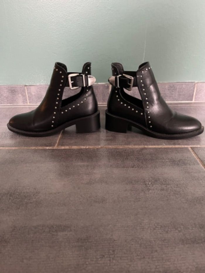 Boots cloutées