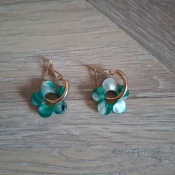 Boucles d'oreille fleur verte