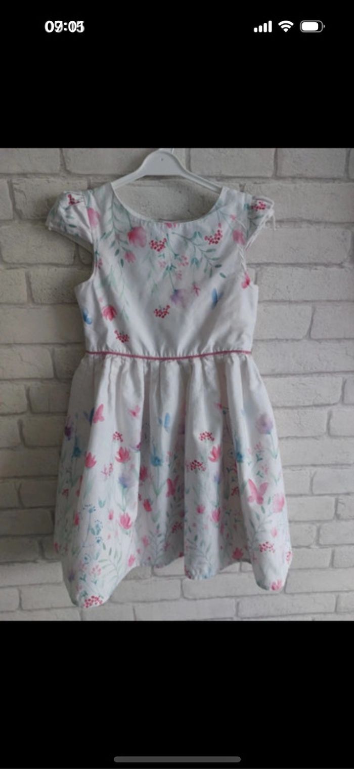 Robe Primark Premiun taille 4 / 5 ans