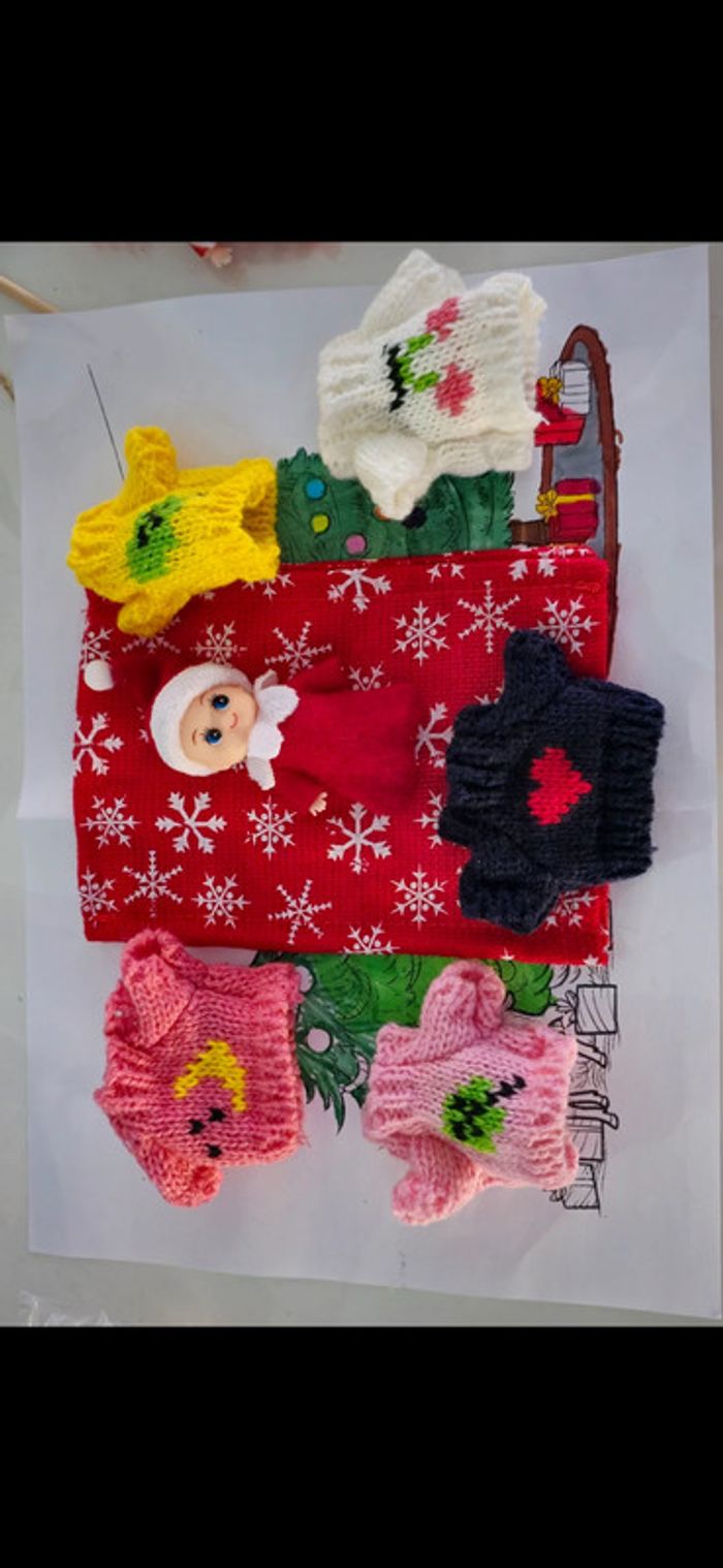 Bébé lutin farceur rouge, petite fille en robe - photo numéro 2