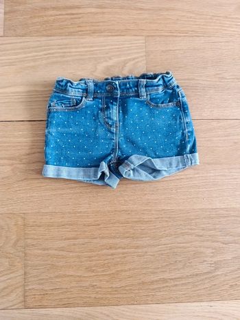 Magnifique short a pois blanc Kiabi 5 ans