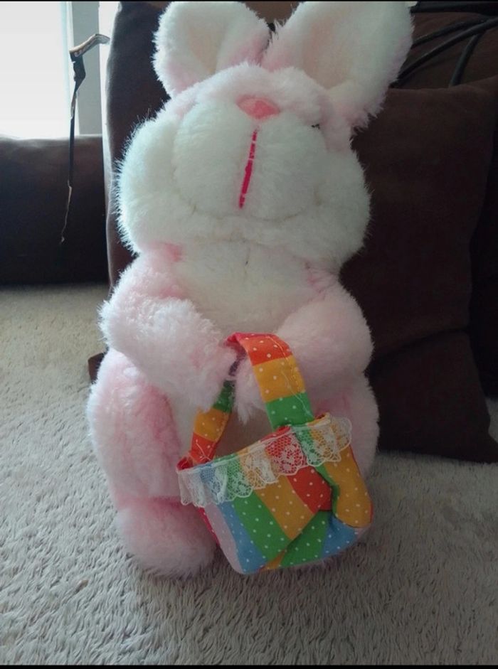 Peluche lapin avec son panier tbe - photo numéro 2