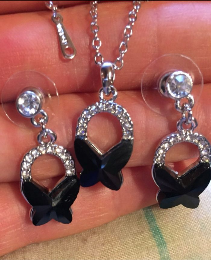 Ensembles Parure Papillon Posé Ornés D’un Cristal Noire et Cristaux Transparent Plaque Or Blanc Rhodium poinçon - photo numéro 9