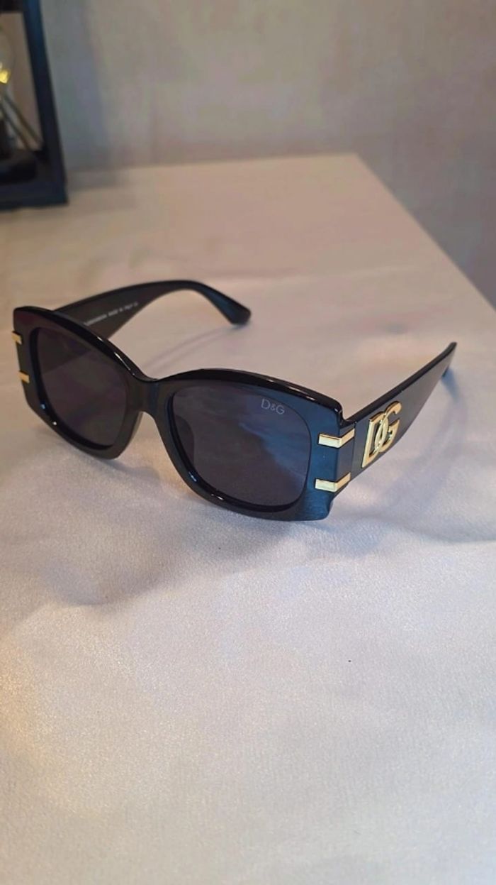 Ces lunettes arborent un style luxueux et affirmé - photo numéro 2